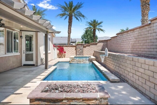 Building Photo - 41190 Corte Alto Collina