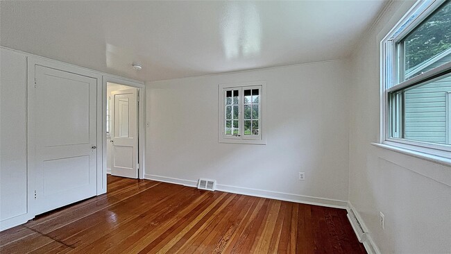 Building Photo - 1704 NY-9D