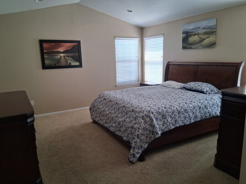 Building Photo - 3508 E 102nd Ct