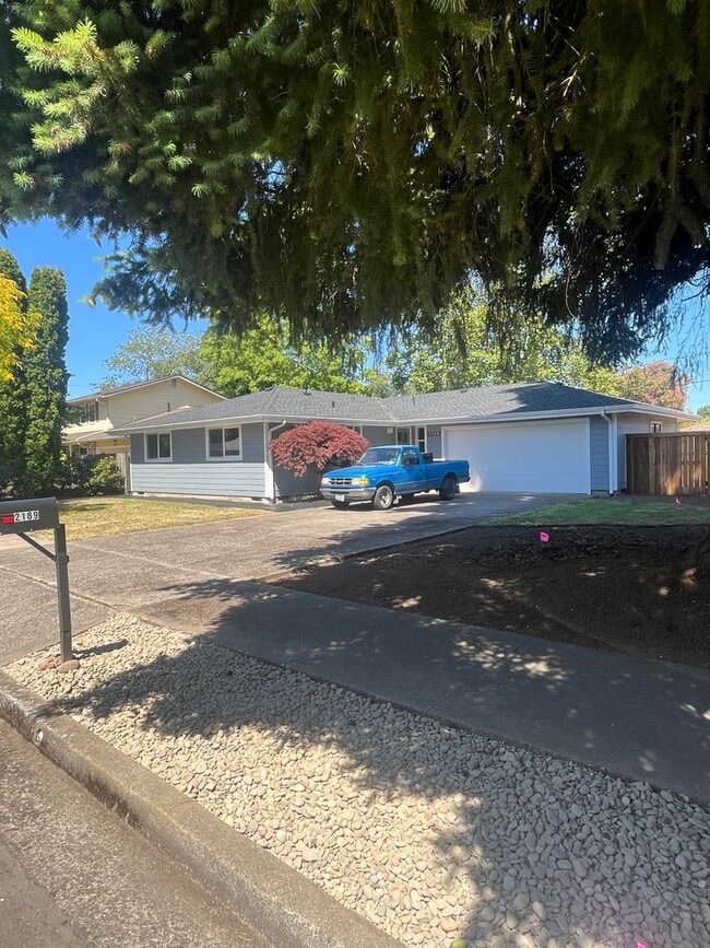 Building Photo - 3-Bedroom 2-Bathroom home in Eugene. Full Remodel!