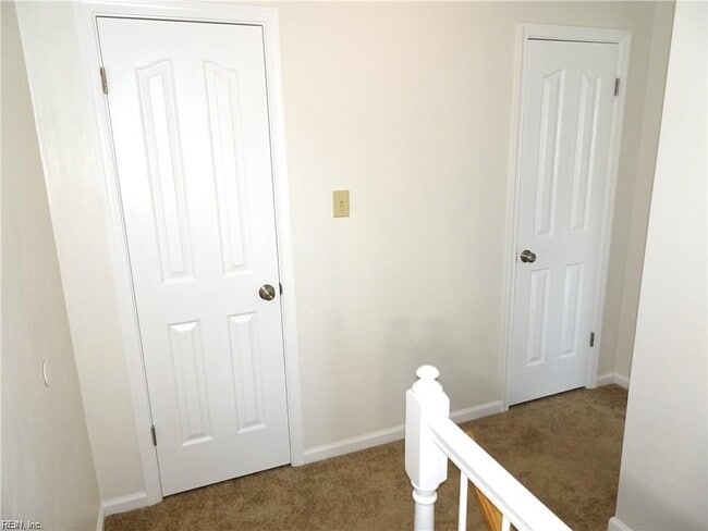 Building Photo - 420 Greenview Dr