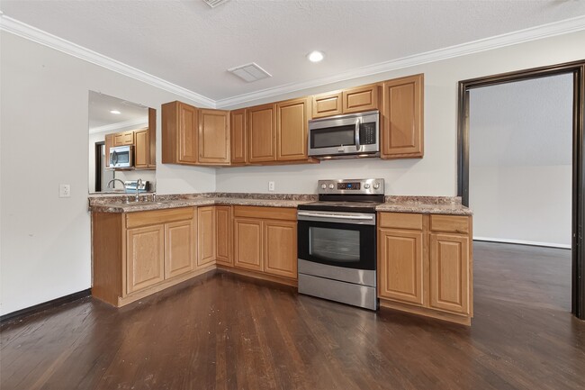 Building Photo - 20018 Beechview Ln