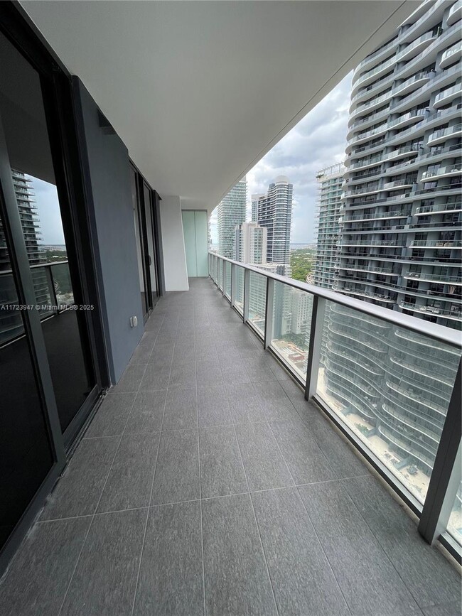 Building Photo - 1010 Brickell Ave