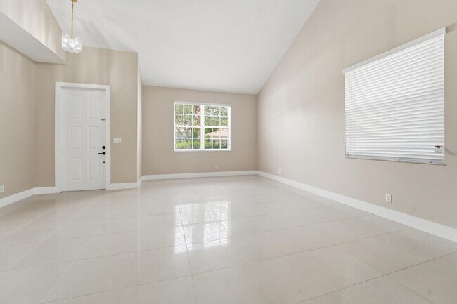 Building Photo - 1780 Pierside Cir
