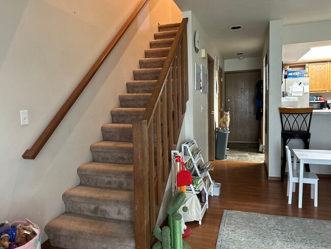 Building Photo - Century 21 Gold Rush - 3 bed, 2 bath (Fair...