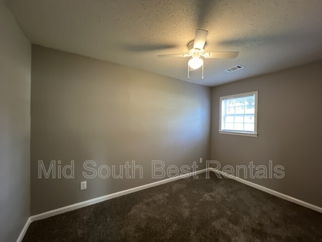 Building Photo - 1462 Robin Hood Ln