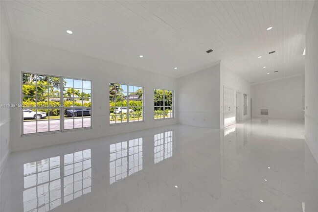 Building Photo - 6841 SW 71st Ave