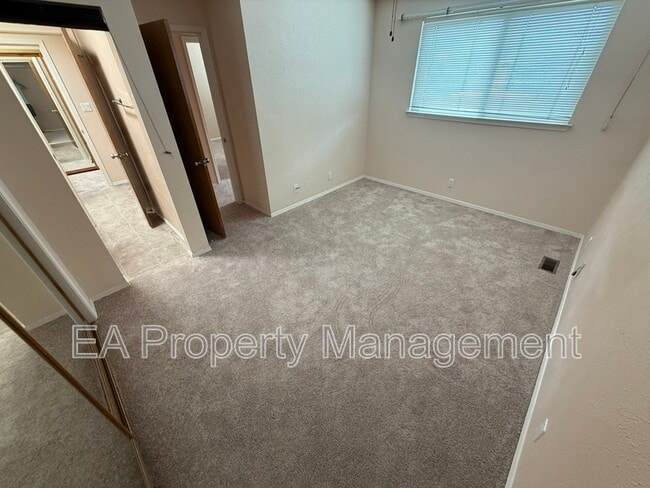 Building Photo - 2816 Enebro St NE