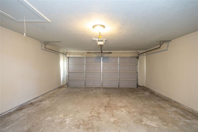 Building Photo - 4620 Glen Oaks Cir