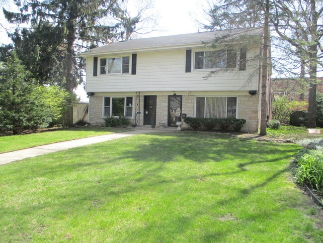 Primary Photo - 419 Greenleaf Ave