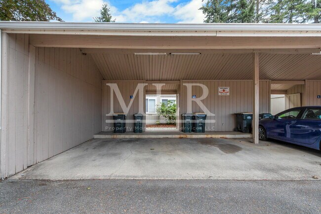 Building Photo - 1700 Lake Park Dr SW