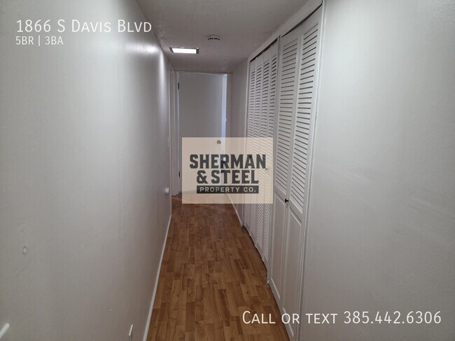 Building Photo - 1866 S Davis Blvd