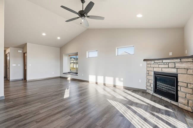 Building Photo - 720 Creekside Dr