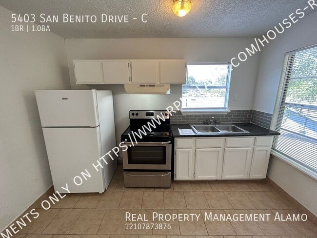 Building Photo - Upstairs 1 Bedroom 1 Bath Unit Minutes FRO...