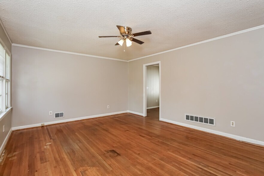 Building Photo - 1813 Bassler St