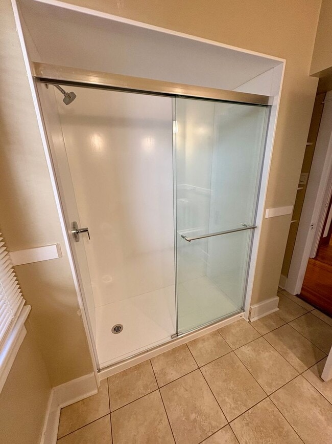 Building Photo - Traditional Congress Park Gem - 2 bed, 1 B...