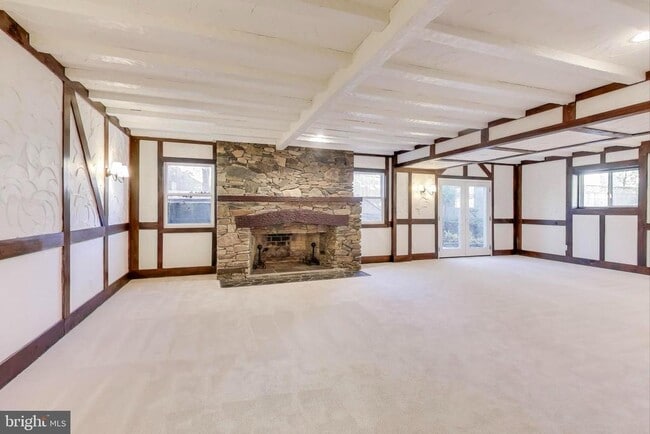 Building Photo - 4001 N Ridgeview Rd