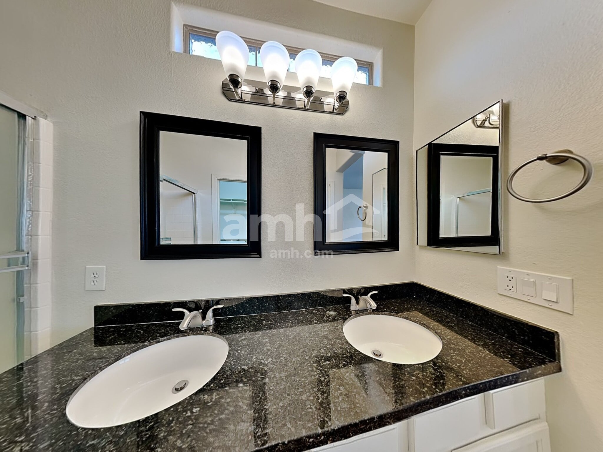 Building Photo - 12930 W Clarendon Ave