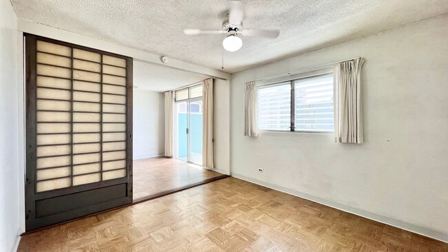 Building Photo - 2 BEDROOM UNIT WITH BALCONY AND BEAUTIFUL ...