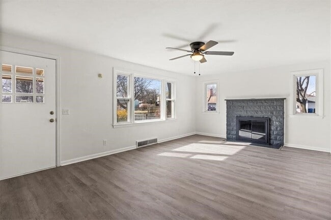 Building Photo - 45 Marsden Rd