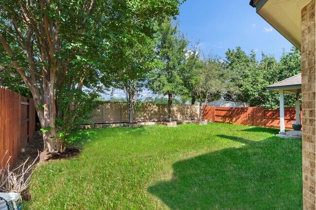 Building Photo - 2811 Checker Dr