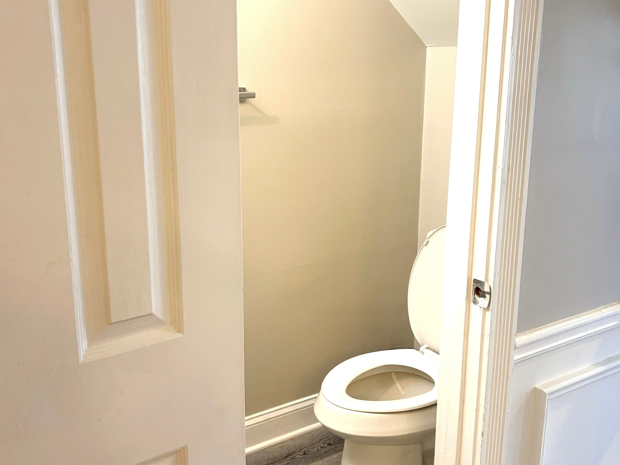 Bathroom 1 - 1330 Poplar Pointe SE