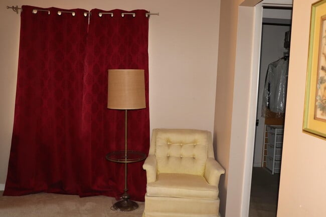 Building Photo - 87 Capri B