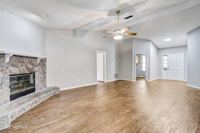 Building Photo - 10460 Roxbury Ln