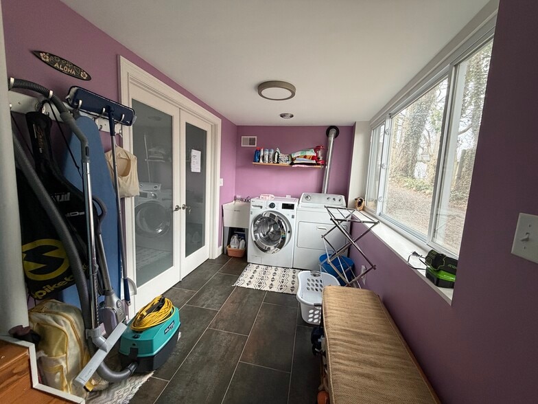apartment entrance into shared laundry/mud room (apartment french door to left) - 1622 Pear St