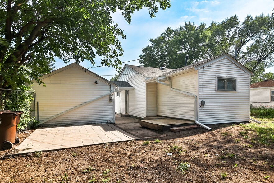 Building Photo - 230 Winona Dr