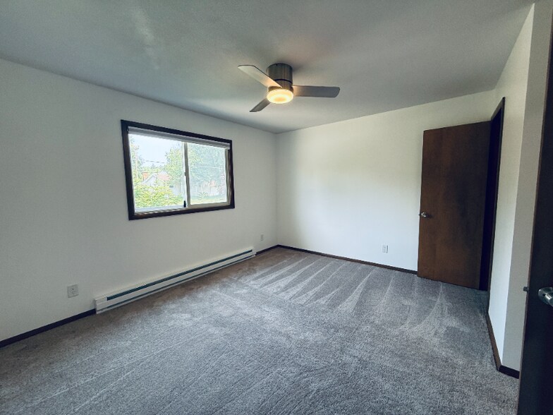 Building Photo - 1332 W Glenlord Rd