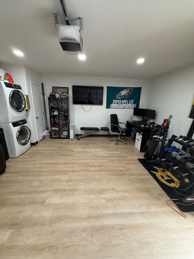 Building Photo - SPACIOUS 3 BEDROOM / 1.5 BATH HOME IN LOS ...