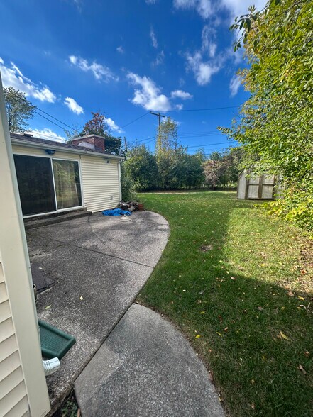 Building Photo - 12 Cleveland Dr