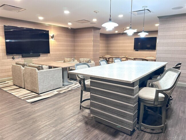 Building Photo - 10 City Pl