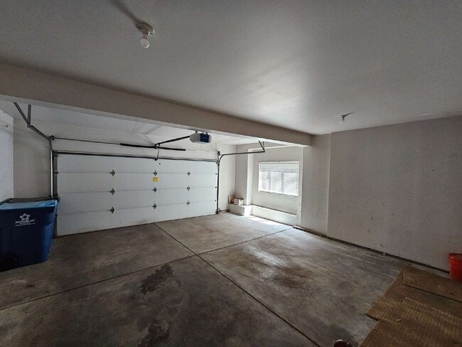 Building Photo - 6697 S Forest Way
