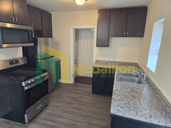 Building Photo - Updated 3-Bedroom Home with Sunroom and Backyard Space