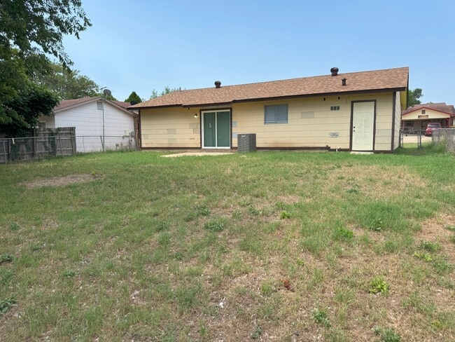 Building Photo - 132 Meadow Way