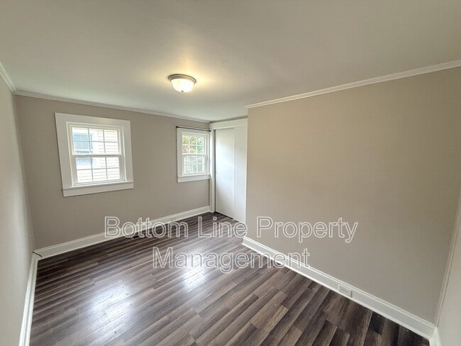 Building Photo - 1429 W Horah St