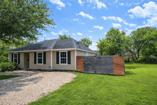 Building Photo - 2518 Staples St