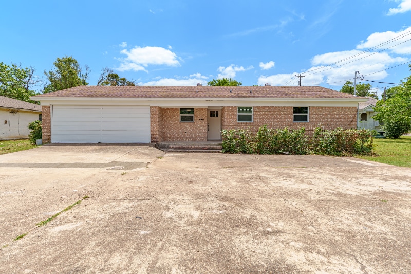 Building Photo - 4128 Hillcrest Dr