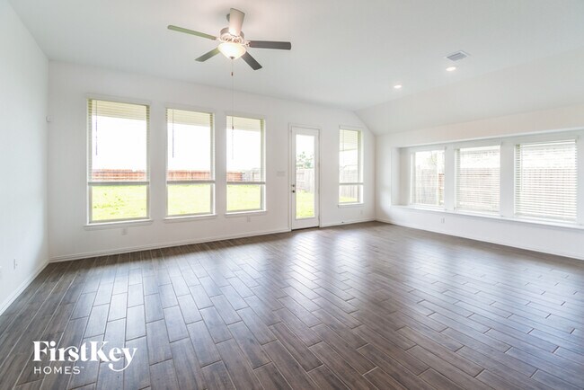 Building Photo - 15006 Lake Shore Ave