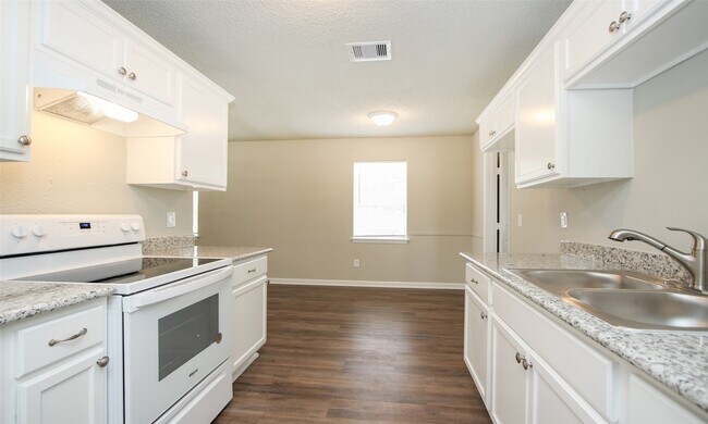 Building Photo - 6110 Glen Lee Dr