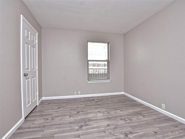 Building Photo - 2300 Amy Lynn Ln