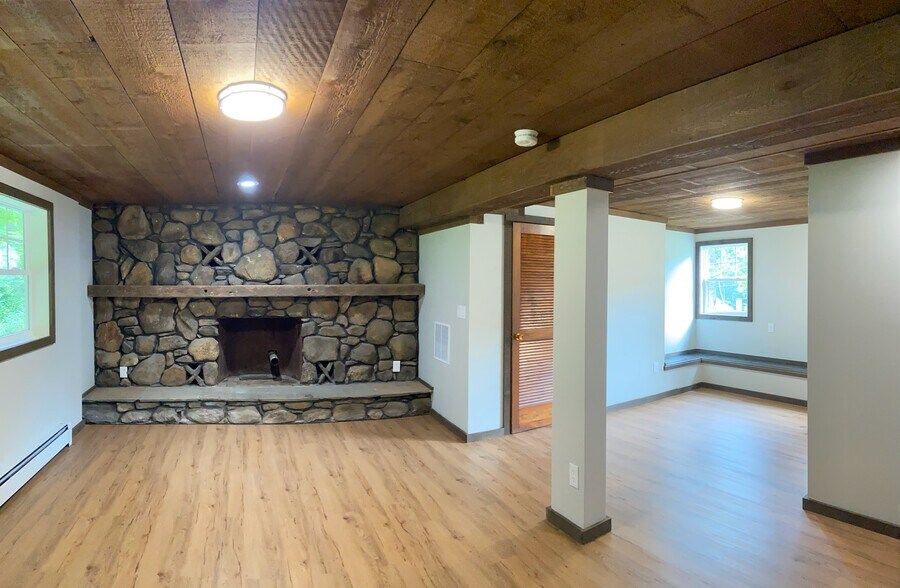 Building Photo - 132 Deborah Dr
