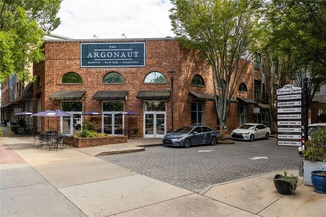 Building Photo - 2238 Ridgedale Rd NE