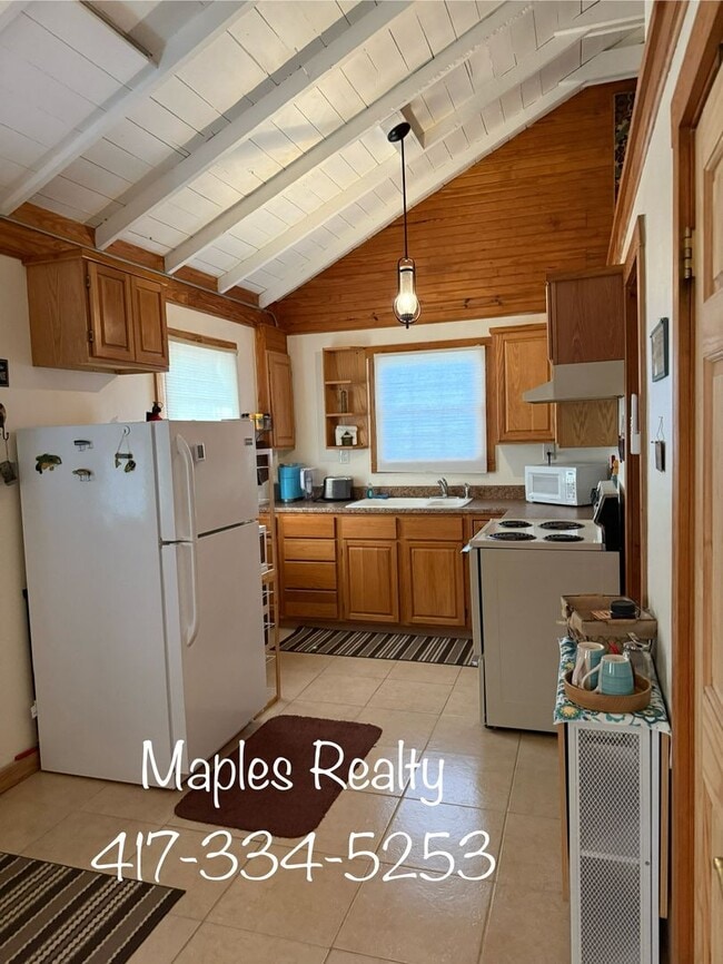 Building Photo - Single Bedroom Home in Rockaway Beach