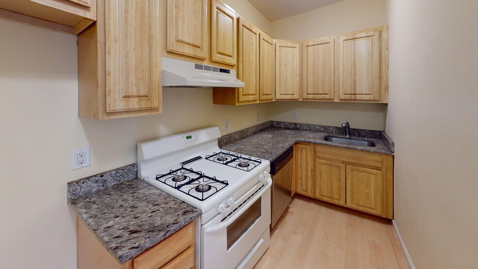 Building Photo - 41 Hovenden Ave