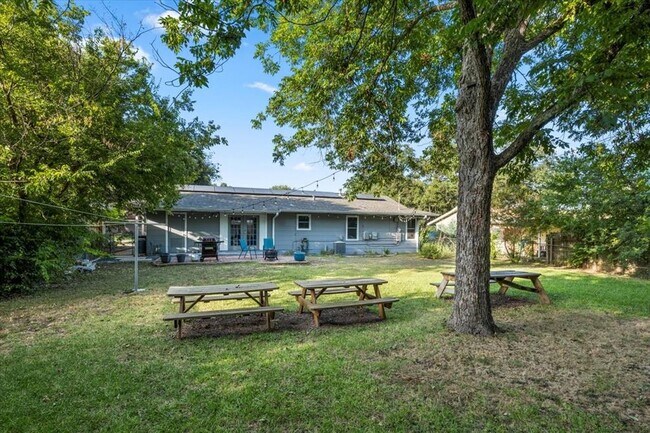 Building Photo - 1611 Ashberry Dr