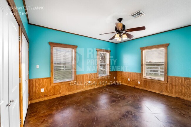 Building Photo - 3 Bedroom, 3 Bathroom Ranch Home with Barn...
