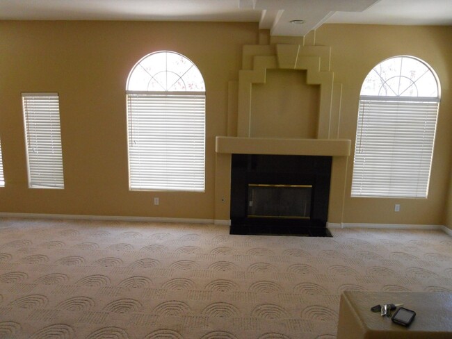 Building Photo - 5 BDR/ 4.5 BTH, Triple Master Home includi...